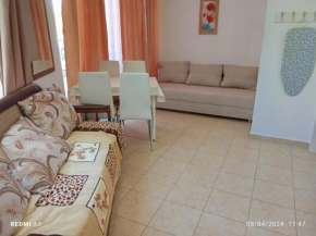 Apartmán pro 2 - 4 osoby - bílá budova v areálu hotelu Kokiche Sunny Beach, Nesebar, Bulharsko